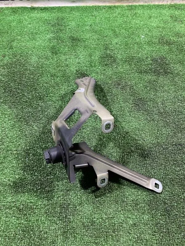 Кронштейн крыла BMW 5 2009 41357230576 F07 N63B44A, правый