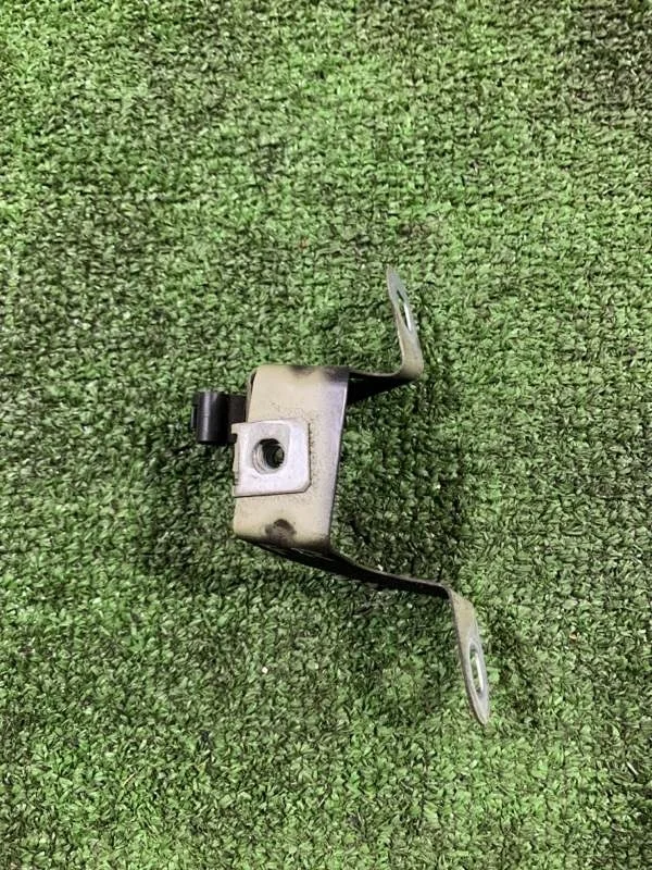 Кронштейн крыла BMW 5 2009 41357230570 F07 N63B44A, правый