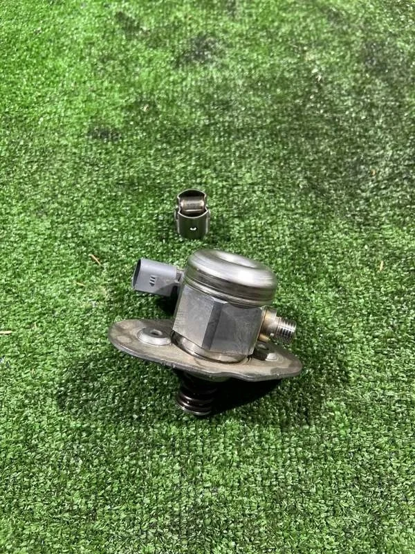 Топливный насос высокого давления BMW 3 2012 13518604229 F30 N20B20B