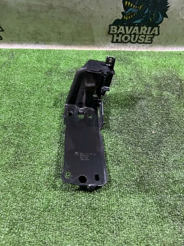 Кронштейн радиатора левый BMW X1 2011 51647117811 E84 N52B30A