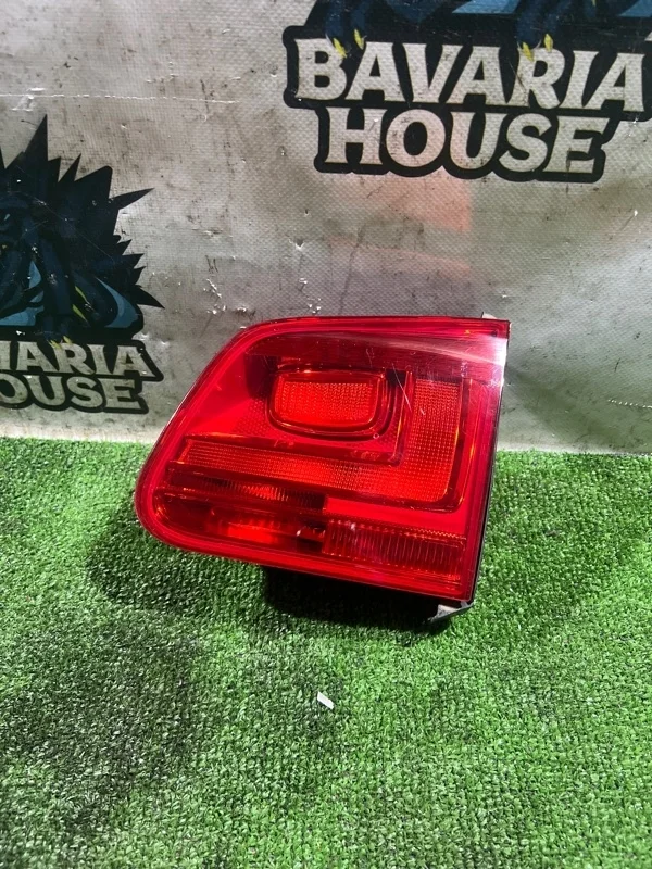 Фонарь в крышку багажника правый volkswagen Tiguan 2012 5N0945094H 5N1 CCZ