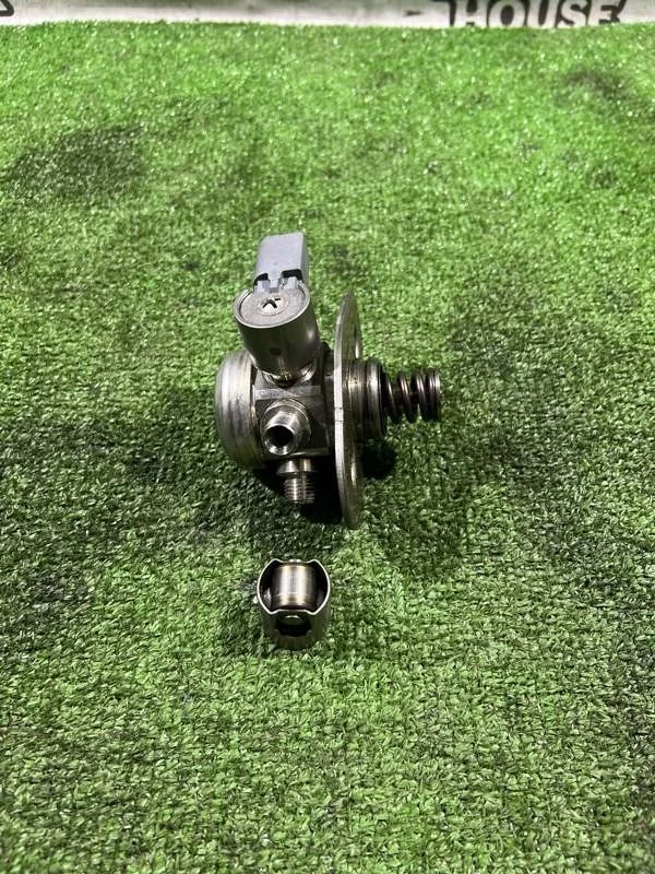 Топливный насос высокого давления BMW 3 2012 13518604229 F30 N20B20B