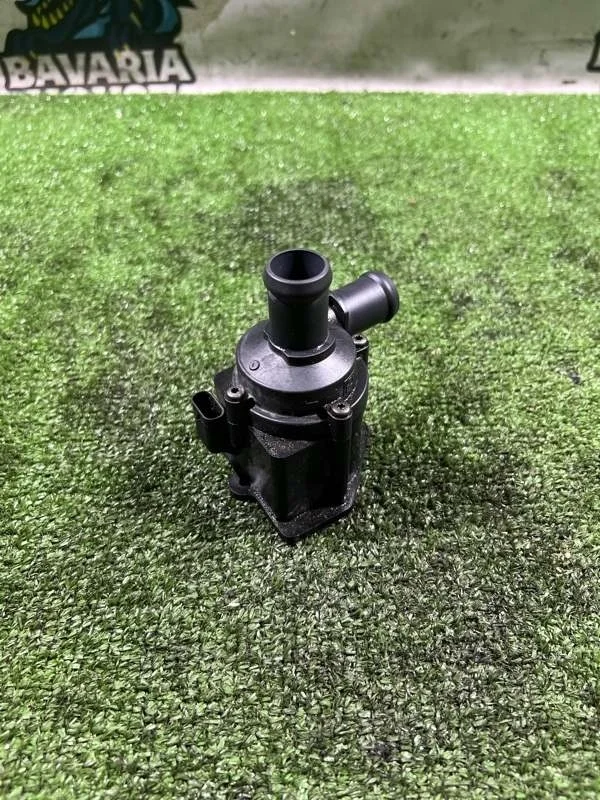 Дополнительная водяная помпа Audi A5 2013 06H121601M 8T CDN