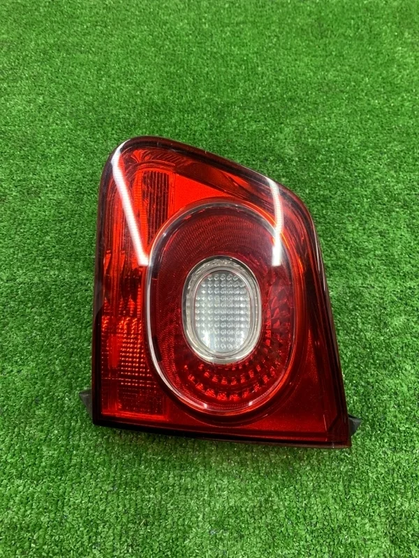 Фонарь в крышку багажника правый volkswagen Tiguan 2008 5N0945094C 5N1 CAWA