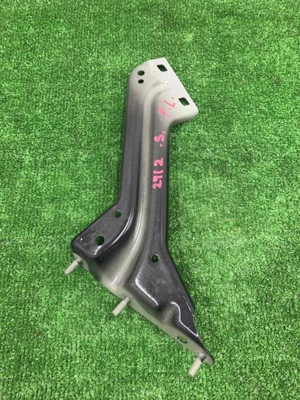 Кронштейн крыла Audi Q5 2010 8R0821135 8R CDN, левый