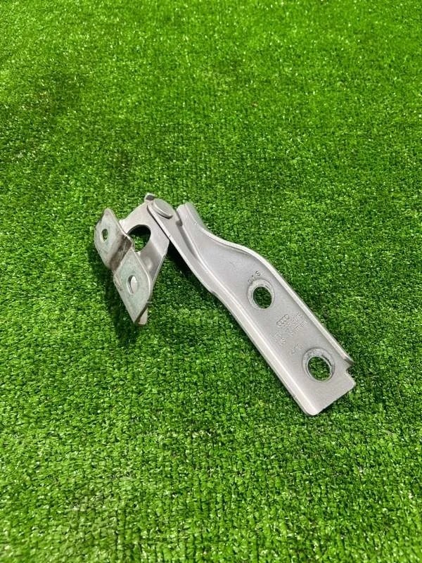 Петля капота левая Audi A3 2010 8P0823301B 8P CDA