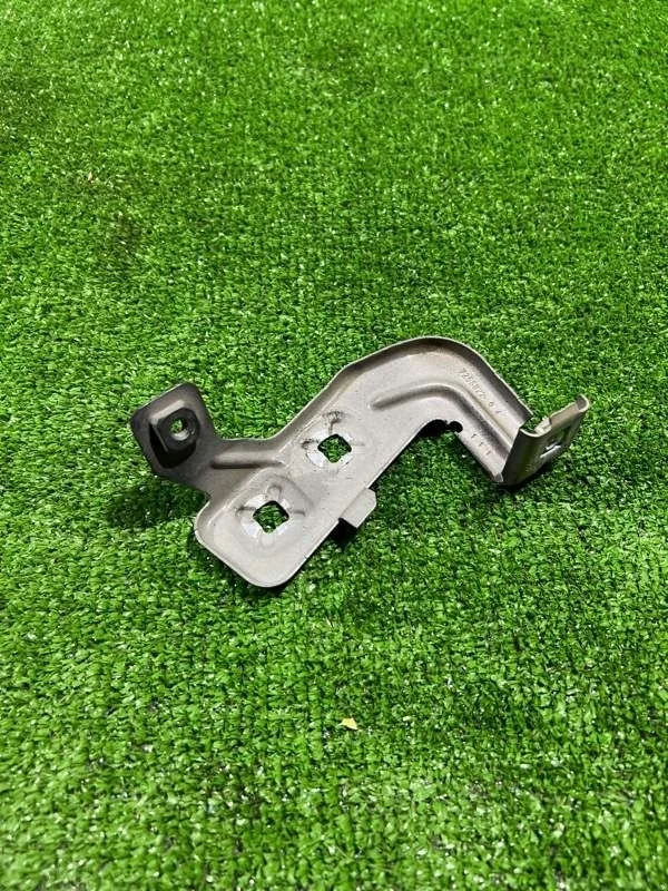 Кронштейн крыла BMW 3 2012 41358066940 F30 N20B20B, правый