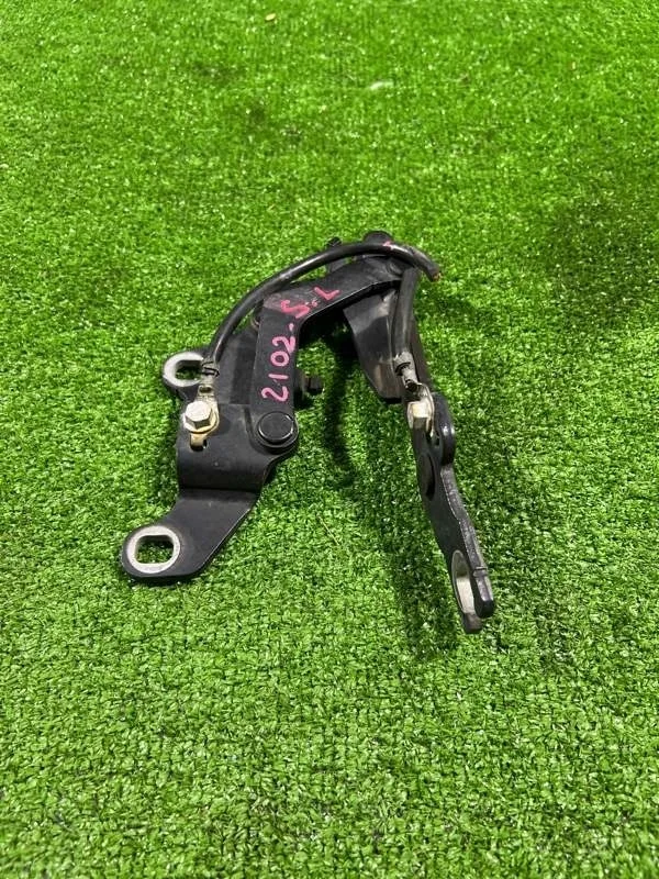 Петля капота левая BMW 1 2009 41617210673 E87 N52B30AF