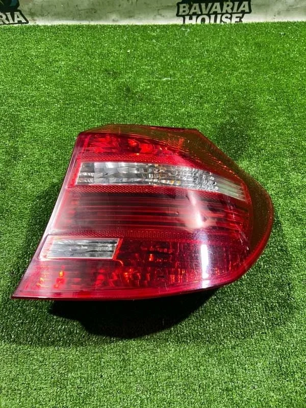 Фонарь задний правый BMW 1 2009 63217181298 E87 N52B30AF