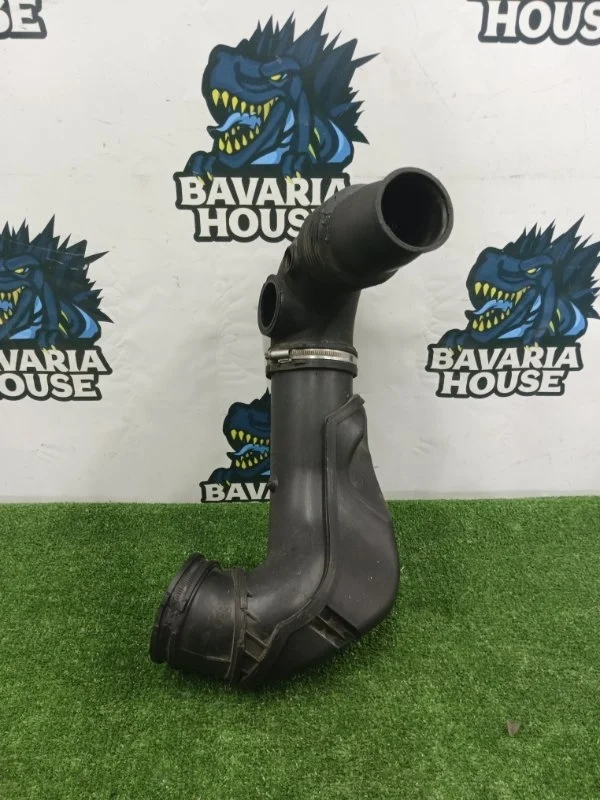 Патрубок интеркулера BMW 3 2012 13717605638 F30 N20B20B