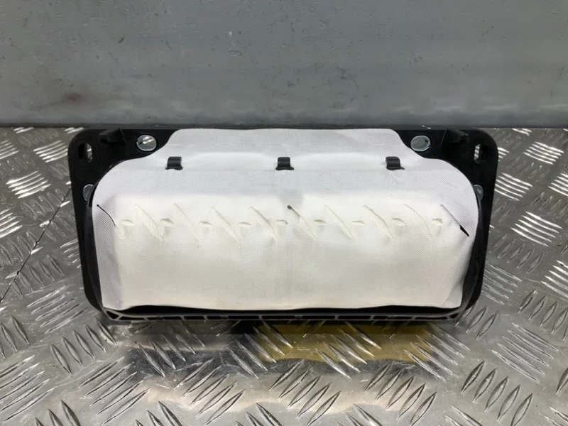 Подушка в торпеду Porsche Cayenne 958