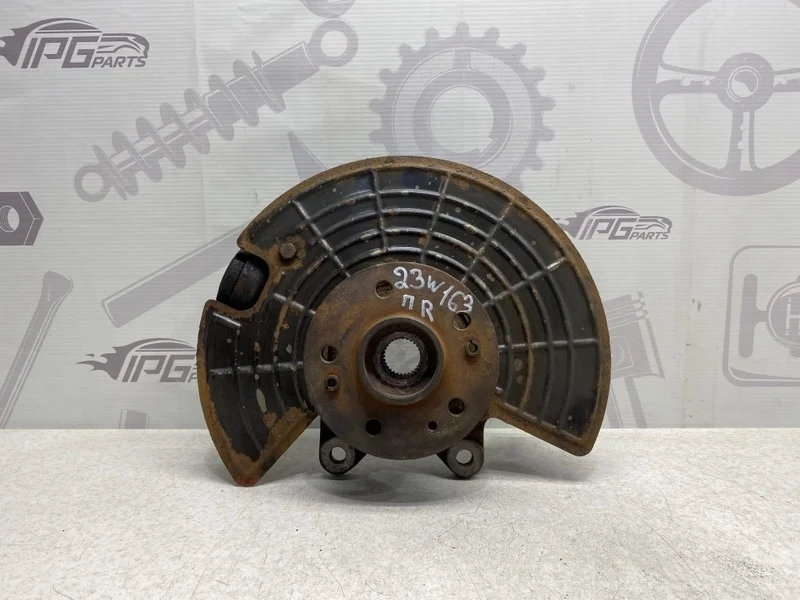 Поворотный кулак передний правый Mercedes-benz ML 2001 W163