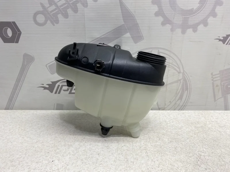 Расширительный бачок Mercedes-benz W222