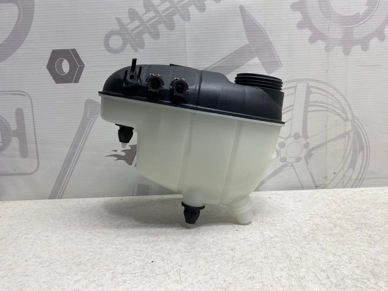 Расширительный бачок Mercedes-benz W222