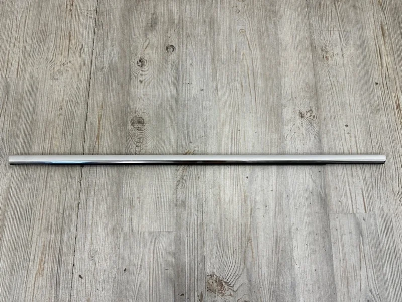 Накладка стекла двери VW Touareg 2 2010-2018 7P