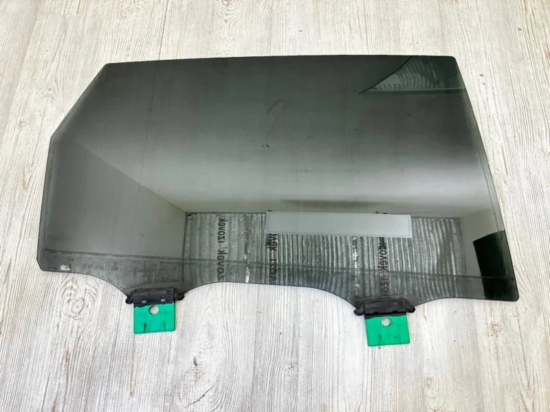 Стекло двери Audi Q7 2015- 4M