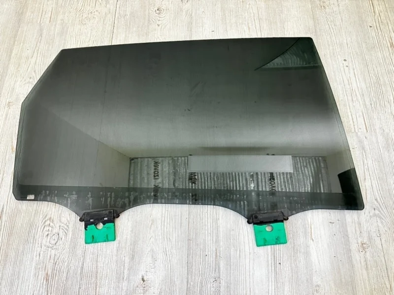 Стекло двери Audi Q7 2015- 4M