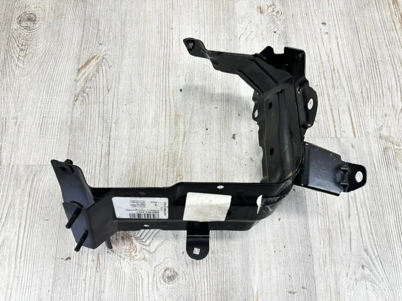 Кронштейн крепления крыла Audi Q7 2015- 4M