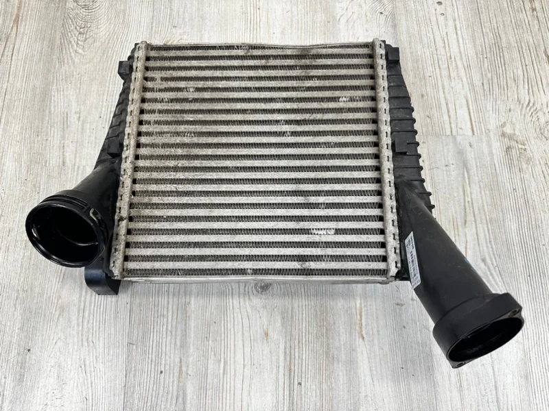 Радиатор интеркулера VW Touareg 2 2010-2018 7P