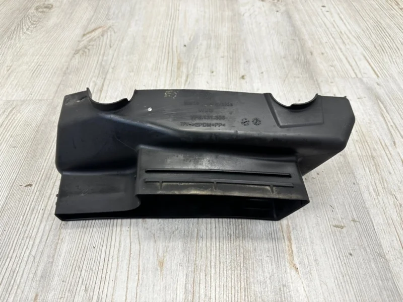 Воздушный канал VW Touareg NF 2013 7P