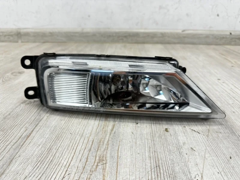 Противотуманная фара VW Tiguan 2 2016- AD1