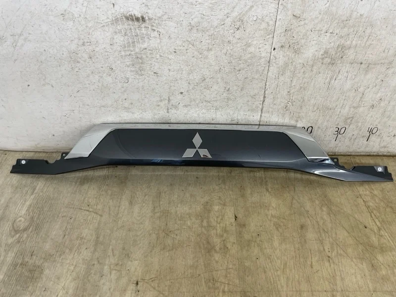 НАКЛАДКА КРЫШКИ БАГАЖНИКА MITSUBISHI OUTLANDER 3 2015 2016 2017 2018 2019 2020 2021 2022 5817A265XA, задняя