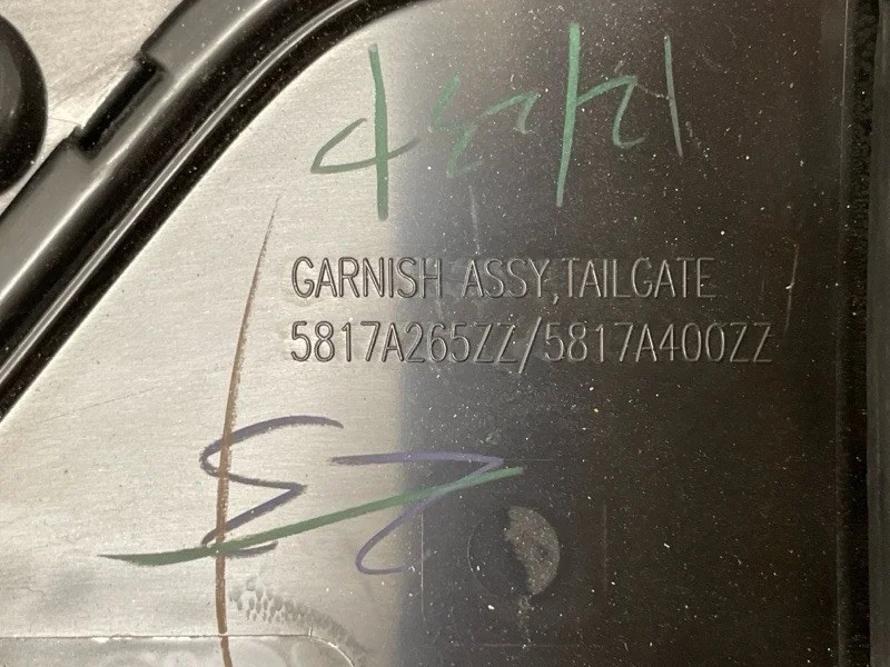 НАКЛАДКА КРЫШКИ БАГАЖНИКА MITSUBISHI OUTLANDER 3 2015 2016 2017 2018 2019 2020 2021 2022 5817A265XA, задняя