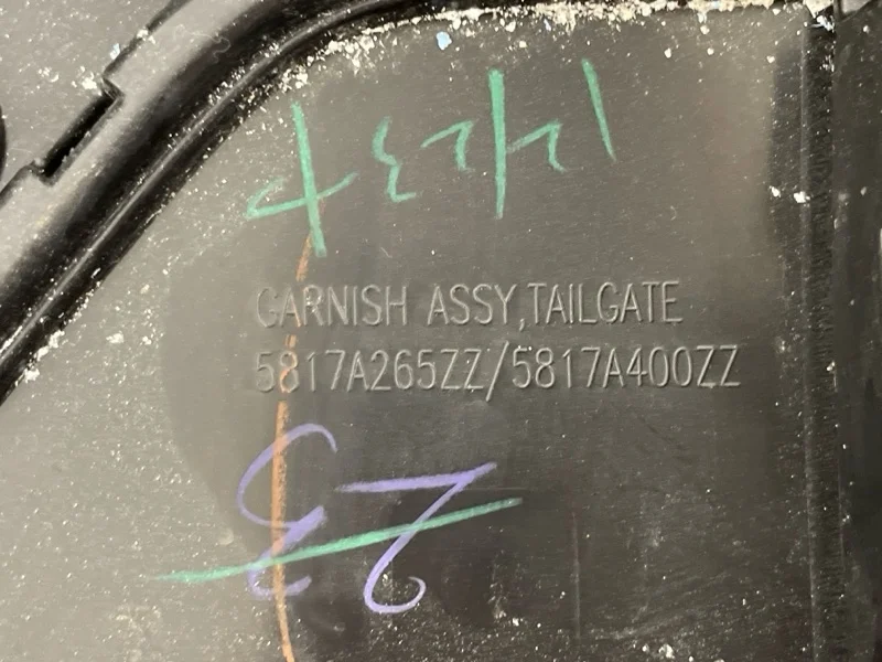 НАКЛАДКА КРЫШКИ БАГАЖНИКА MITSUBISHI OUTLANDER 3 2015 2016 2017 2018 2019 2020 2021 2022 5817A265XA GF, задняя