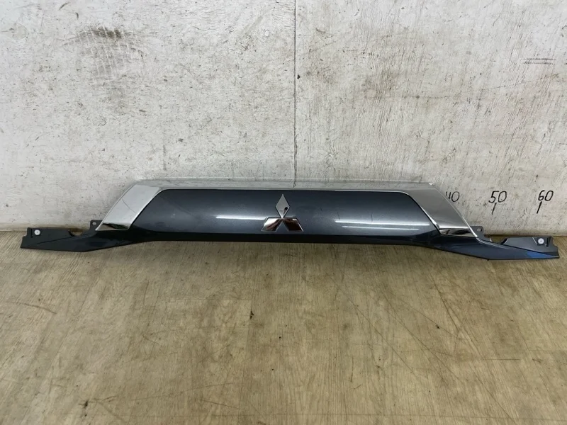 НАКЛАДКА КРЫШКИ БАГАЖНИКА MITSUBISHI OUTLANDER 3 2015 2016 2017 2018 2019 2020 2021 2022 5817A265XA GF, задняя
