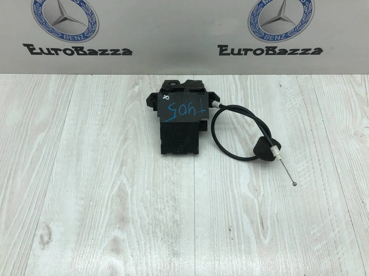 Замок крышки багажного отделения Mercedes W211