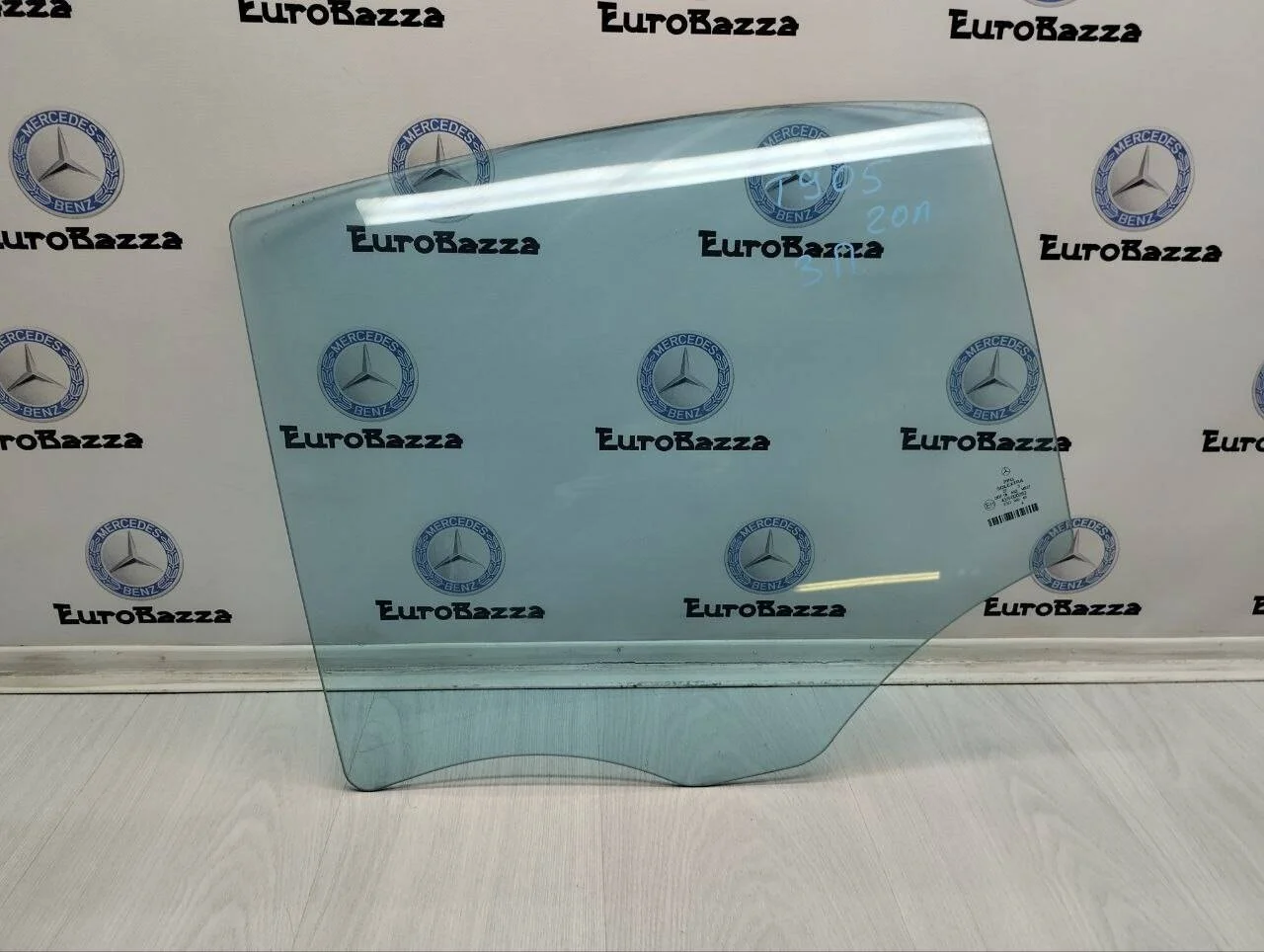 Стекло двери задней левой Mercedes W211