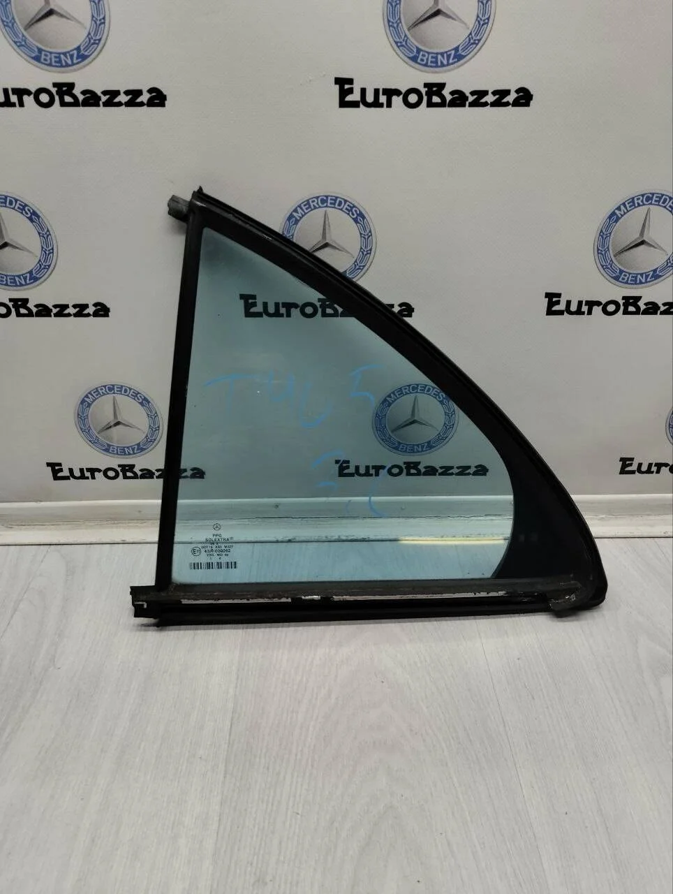 Неподвижное стекло задней двери Mercedes W211