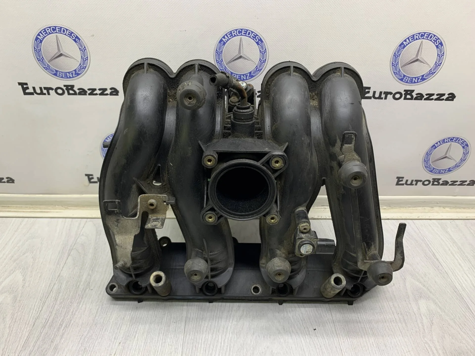 Впускной коллектор Mercedes М111