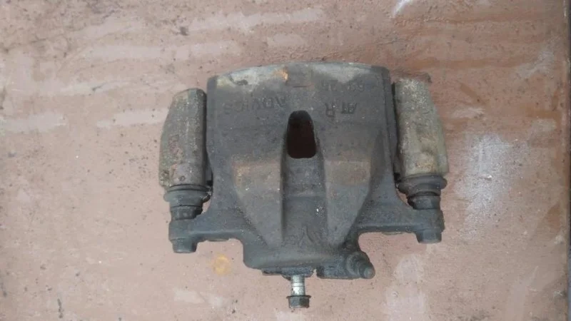 Суппорт передний правый Toyota Rav 4 (Xa30) (2005-2014) 2008 4775042090 2.4 I