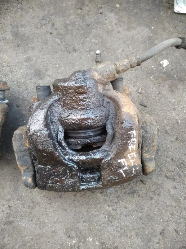 Суппорт передний левый Land Rover Freelander Ii (2006-2014) 2010 LR000569 2.2 D 224DT