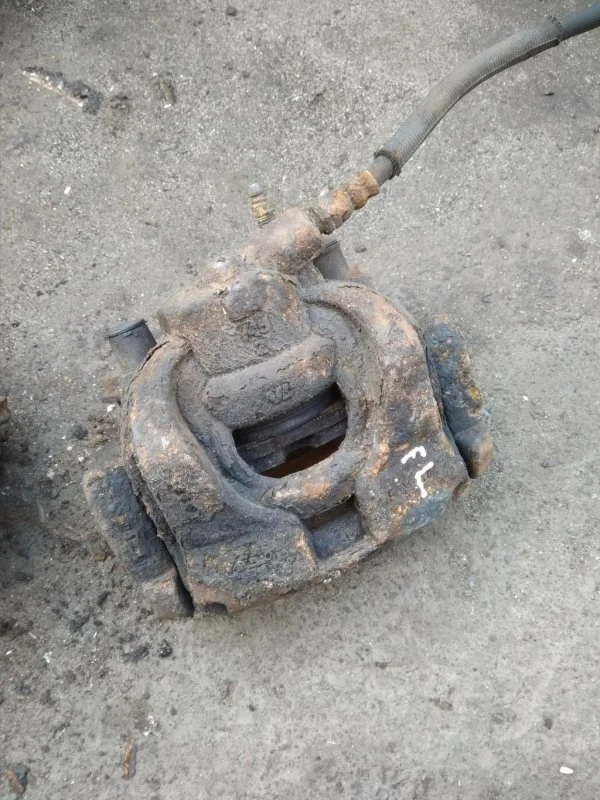 Суппорт передний левый Land Rover Freelander Ii (2006-2014) 2010 LR000569 2.2 D 224DT