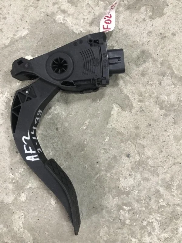 Педаль газа Audi A8 (D4) 2010-2014 2011 8K1723523A 2.0 I CHJA