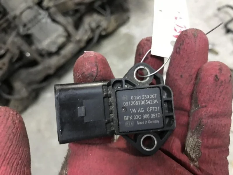 Датчик давления масла Volkswagen Golf Vi 2008-2013 2010 03G906051D 1.2 I