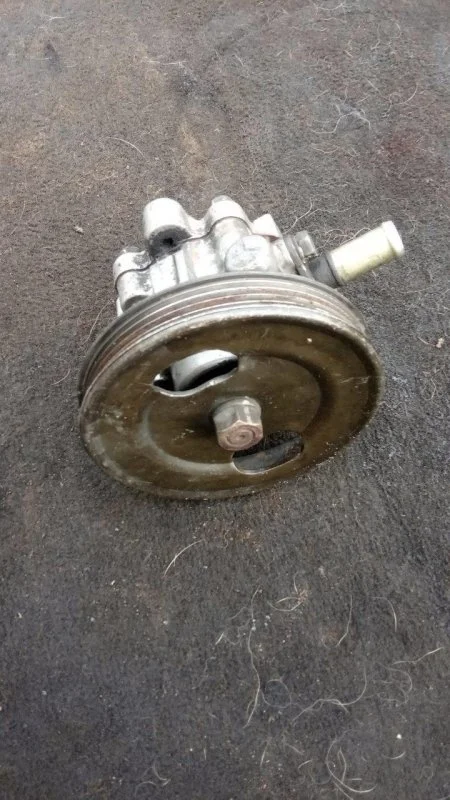 Насос гидроусилителя руля Mitsubishi L200 (1996-2006) 2003 MR374897 2.5 D 4D56