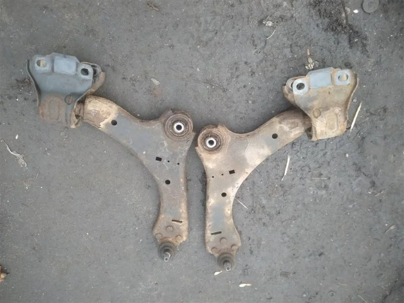 Рычаг передний правый Land Rover Freelander Ii (2006-2014) 2010 LR007205 2.2 D 224DT