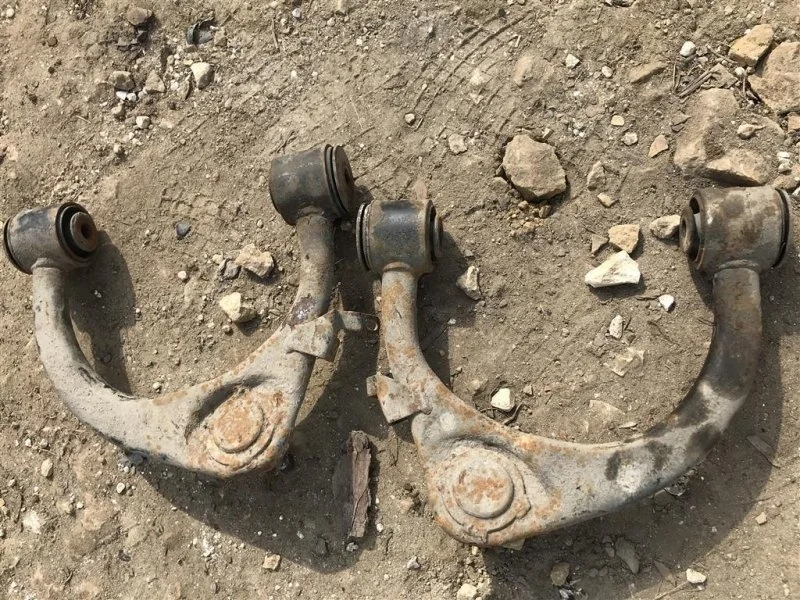 Рычаг передний правый Toyota Land Cruiser (100) 1998-2007 1998 4861060030 4.7 I 2UZFE