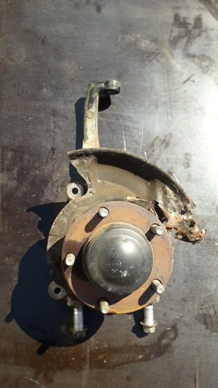 Кулак поворотный правый Toyota Sequoia Ii 2008 - 2022 2008 432110C012 5.7 I 3URFE