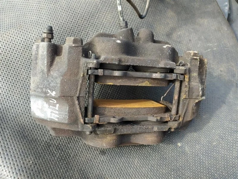 Суппорт передний левый Toyota Hilux (2005-2015) 2013 477500K180 3.0 D 1KDFTV