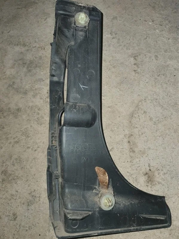 Накладка на замок багажника Lexus Lx 570 (2007-2022) 2007 6443960011 5.7 I 3URFE