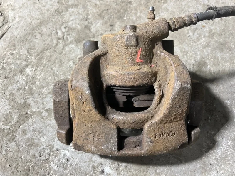 Суппорт передний левый Land Rover Freelander Ii (2006-2014) 2013 LR000569 2.2 D 224DT