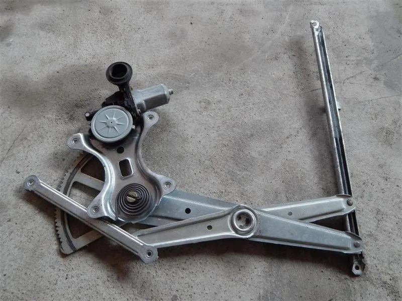 Стеклоподъемник передний правый Toyota Land Cruiser Prado 120 (2002-2009) 2004 6980158010 3.0 D