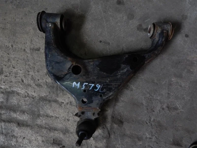 Рычаг передний левый Toyota Hilux (2015-2021) 2019 480690K090 2.4 D 2GDFTV