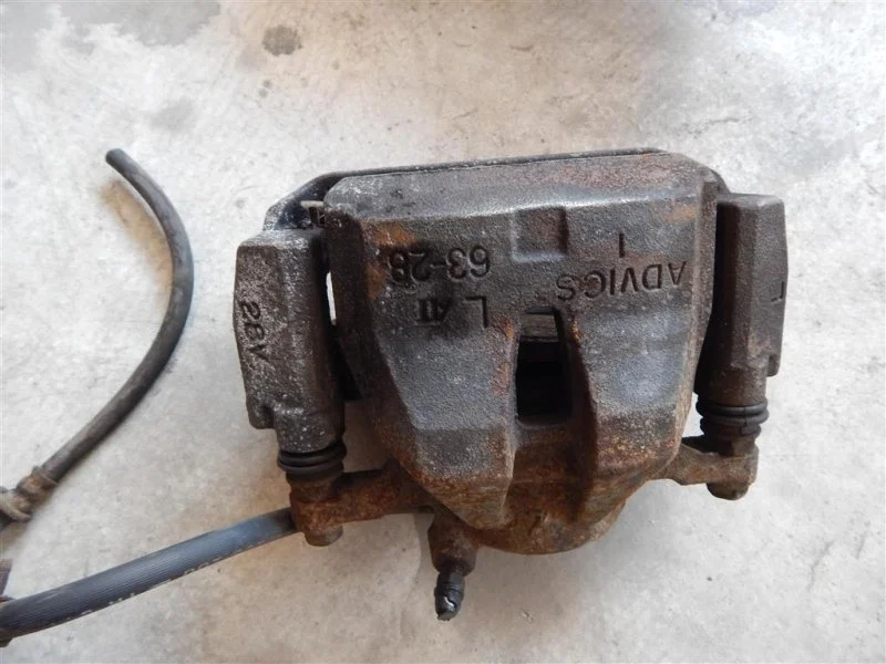 Суппорт передний левый Toyota Rav 4 (Xa30) (2005-2014) 2006 4775042090 2.0 I 1AZFE