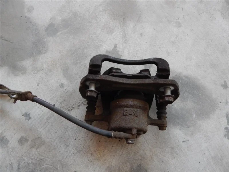 Суппорт передний правый Toyota Rav 4 (Xa30) (2005-2014) 2006 4773042090 2.0 I 1AZFE