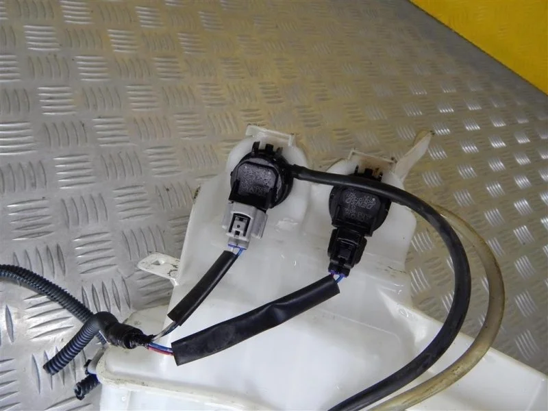 Моторчик омывателя Toyota Rav 4 (Xa30) (2005-2014) 2006 8533071010 2.0 I 1AZFE